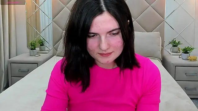 Snapshot of CharlotteMitchell chatting on February 8, 11:01 am CharlotteMitchell online show from February 8, 11:01 am