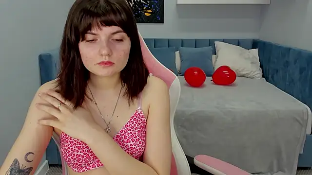 Snapshot of CharlotteMitchell chatting on February 15, 8:00 am CharlotteMitchell online show from February 15, 8:00 am