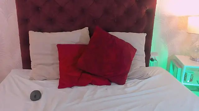 Snapshot of Angel_Khouri chatting on February 5, 11:06 pm Angel Khouri online show from February 5, 11:06 pm