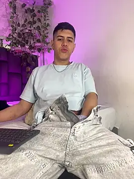 Snapshot of Angel_Khouri chatting on September 21, 4:03 am Angel Khouri online show from September 21, 4:03 am