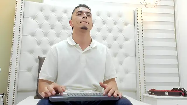 DAVID VICTORIAA online show from September 20, 3:51 am