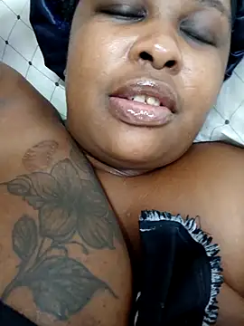 Snapshot of SexyLadyBoosxx chatting on October 19, 4:51 pm SexyLadyBoosxx online show from October 19, 4:51 pm