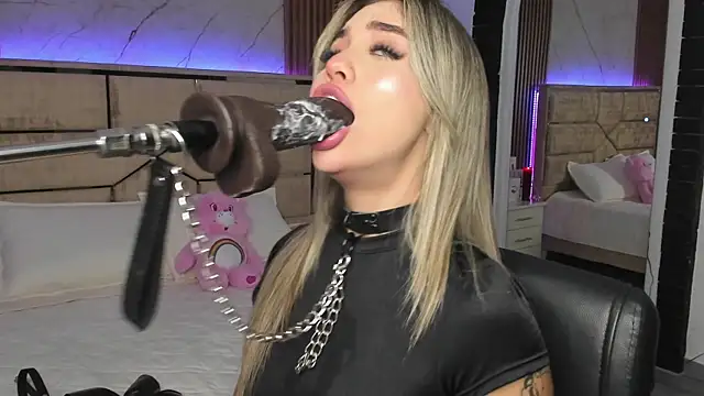 EmiilyHendriixx online show from March 12, 11:12 pm