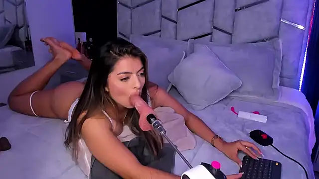 Snapshot of daniiphoeniixx chatting on January 21, 2:00 am daniiphoeniixx online show from January 21, 2:00 am