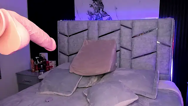 Snapshot of daniiphoeniixx chatting on February 2, 10:02 am daniiphoeniixx online show from February 2, 10:02 am