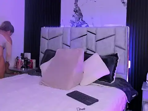 Snapshot of daniiphoeniixx chatting on February 12, 7:35 pm daniiphoeniixx online show from February 12, 7:35 pm