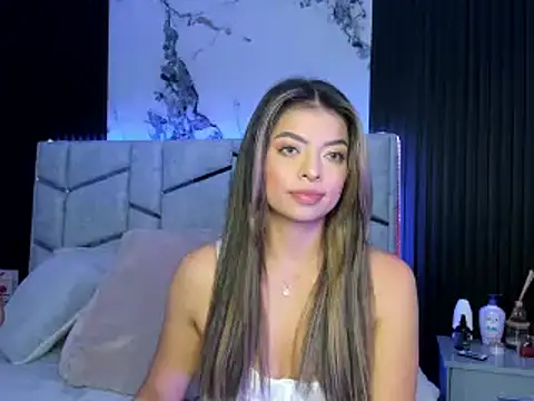 Snapshot of daniiphoeniixx chatting on February 24, 7:19 pm daniiphoeniixx online show from February 24, 7:19 pm