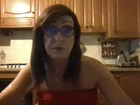 Snapshot of Tiabet chatting on November 10, 9:03 pm Tiabet online show from November 10, 9:03 pm