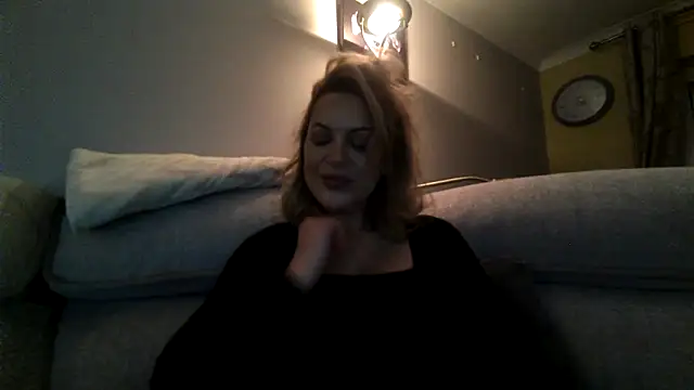 Snapshot of Gigi-Honey chatting on October 17, 7:27 pm Gigi-Honey online show from October 17, 7:27 pm