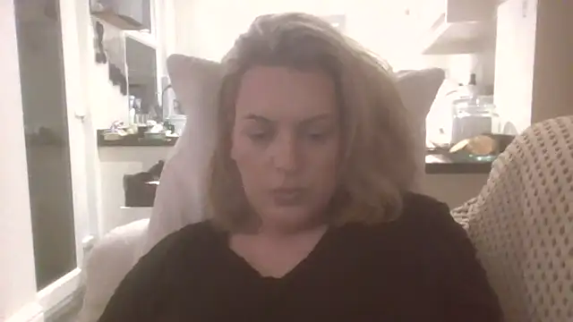 Snapshot of Gigi-Honey chatting on December 18, 11:33 pm Gigi-Honey online show from December 18, 11:33 pm