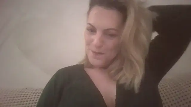 Snapshot of Gigi-Honey chatting on February 1, 9:13 pm Gigi-Honey online show from February 1, 9:13 pm