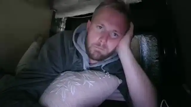 Snapshot of bjay1210 chatting on January 12, 10:31 am bjay1210 online show from January 12, 10:31 am