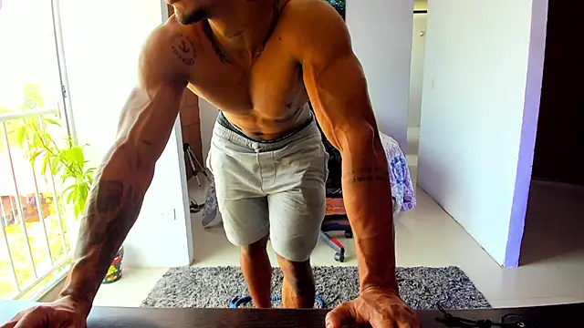 Snapshot of Adam_Valenciia chatting on September 25, 4:21 pm Adam Valenciia online show from September 25, 4:21 pm