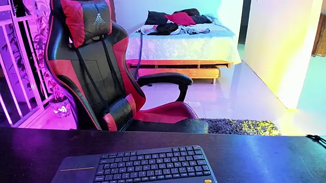 Snapshot of Adam_Valenciia chatting on October 14, 12:22 am Adam Valenciia online show from October 14, 12:22 am