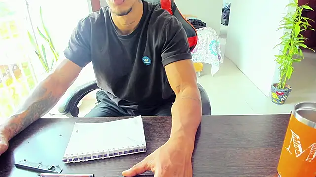 Snapshot of Adam_Valenciia chatting on October 17, 4:09 pm Adam Valenciia online show from October 17, 4:09 pm