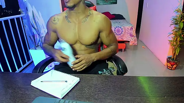 Snapshot of Adam_Valenciia chatting on October 19, 2:01 am Adam Valenciia online show from October 19, 2:01 am