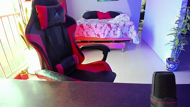 Snapshot of Adam_Valenciia chatting on October 23, 7:01 pm Adam Valenciia online show from October 23, 7:01 pm