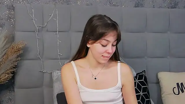 Snapshot of TheEmma chatting on January 13, 1:17 pm TheEmma online show from January 13, 1:17 pm