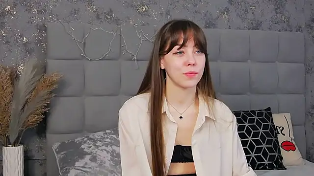 Snapshot of TheEmma chatting on January 18, 8:31 am TheEmma online show from January 18, 8:31 am