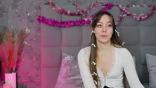 Snapshot of TheEmma chatting on February 27, 5:36 pm TheEmma online show from February 27, 5:36 pm