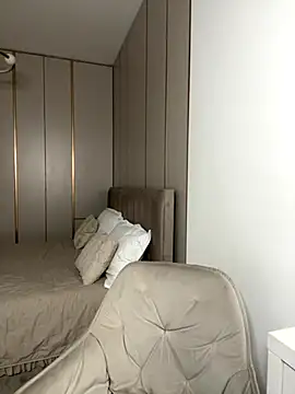 claraxjoyy online show from October 10, 4:11 am