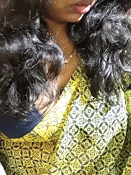 Snapshot of Rathi22 chatting on April 3, 2:37 pm Rathi22 online show from April 3, 2:37 pm