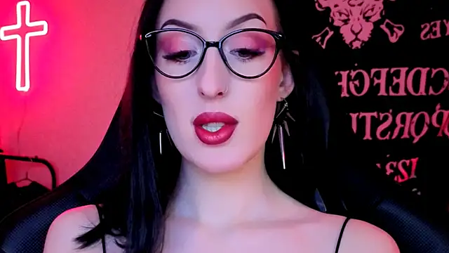 Miss Alice   online show from April 6, 12:41 am