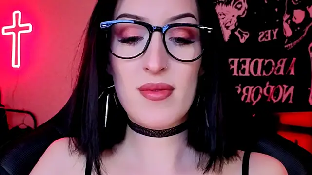 Miss Alice   online show from May 19, 1:11 am