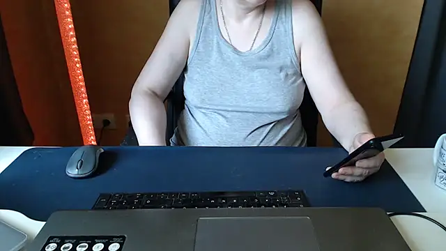 Snapshot of Sweet_Phoenix chatting on May 19, 10:10 am Sweet Phoenix online show from May 19, 10:10 am