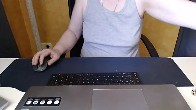 Snapshot of Sweet_Phoenix chatting on June 4, 10:10 am Sweet Phoenix online show from June 4, 10:10 am