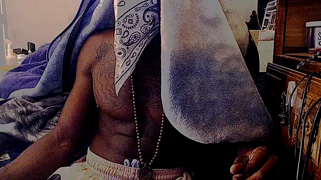 Snapshot of dominatingblacklove chatting on October 1, 9:37 am dominatingblacklove online show from October 1, 9:37 am