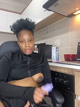 Snapshot of Thando04 chatting on September 18, 5:15 pm Thando04 online show from September 18, 5:15 pm