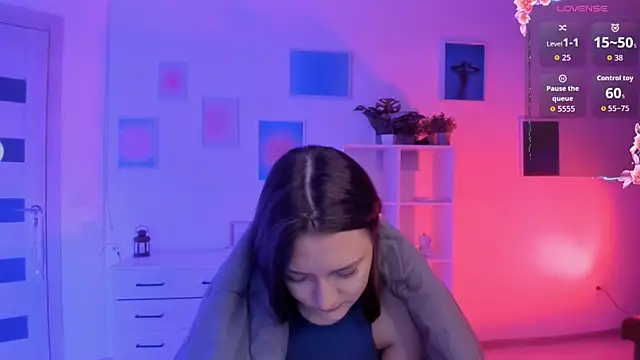 MiaVixxen online show from December 18, 3:56 am