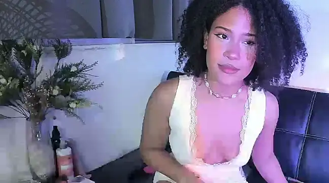 Snapshot of bronwgirl69 chatting on January 20, 2:43 am bronwgirl69 online show from January 20, 2:43 am