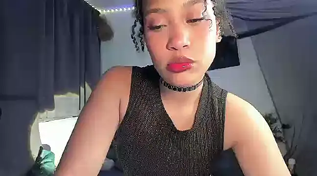 Snapshot of bronwgirl69 chatting on March 8, 4:23 am bronwgirl69 online show from March 8, 4:23 am
