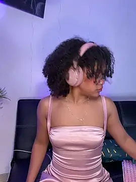 Snapshot of bronwgirl69 chatting on March 14, 6:50 pm bronwgirl69 online show from March 14, 6:50 pm