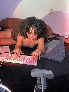 Snapshot of bronwgirl69 chatting on March 16, 6:44 pm bronwgirl69 online show from March 16, 6:44 pm