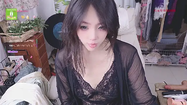 Snapshot of xiaotiantian-76 chatting on June 3, 2:47 am xiaotiantian-76 online show from June 3, 2:47 am