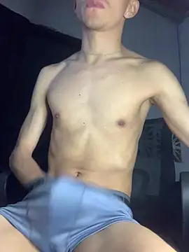 Snapshot of gabrielzinnnn085 chatting on March 5, 3:46 am gabrielzinnnn085 online show from March 5, 3:46 am