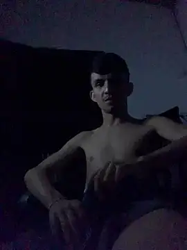 gabrielzinnnn085 online show from May 11, 9:45 pm