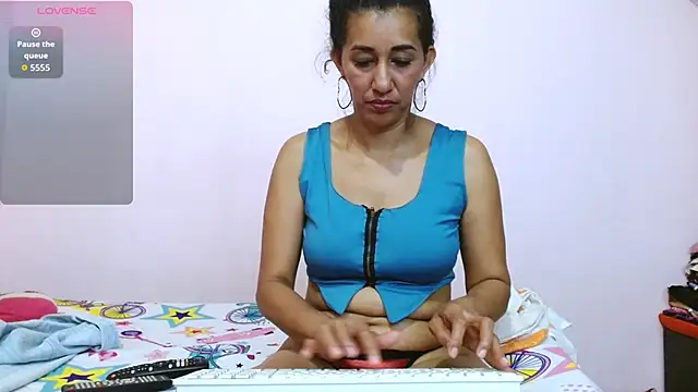 latinabueno41 online show from January 18, 12:25 am