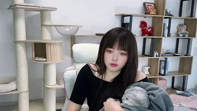 Chenjing0 online show from May 6, 7:35 am