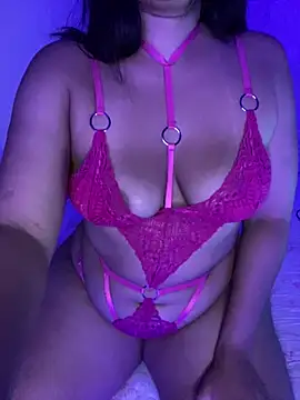 Snapshot of julianabun chatting on January 8, 7:24 pm julianabun online show from January 8, 7:24 pm