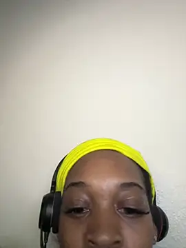 Snapshot of PrettypetitePrincess chatting on January 20, 9:32 pm PrettypetitePrincess online show from January 20, 9:32 pm