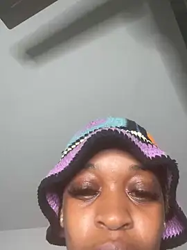 Snapshot of PrettypetitePrincess chatting on February 21, 3:23 am PrettypetitePrincess online show from February 21, 3:23 am