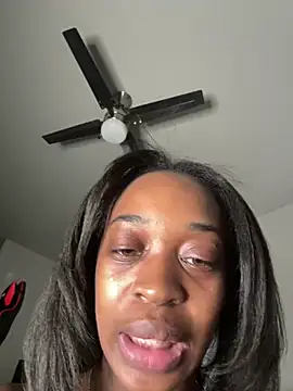 Snapshot of PrettypetitePrincess chatting on March 8, 3:39 am PrettypetitePrincess online show from March 8, 3:39 am