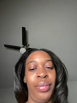 Snapshot of PrettypetitePrincess chatting on March 10, 4:17 am PrettypetitePrincess online show from March 10, 4:17 am