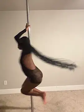 Snapshot of PrettypetitePrincess chatting on September 28, 4:40 am PrettypetitePrincess online show from September 28, 4:40 am