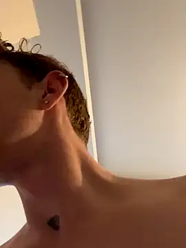 Snapshot of verici34 chatting on October 26, 5:35 am verici34 online show from October 26, 5:35 am