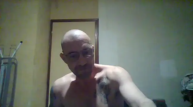 Snapshot of javierpasteur69 chatting on February 13, 10:33 pm javierpasteur69 online show from February 13, 10:33 pm